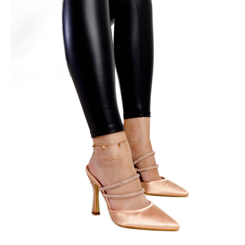 Bézs színű, magas sarkú papucs a Raffaelina-tól Bézs színű, magas sarkú papucs a Raffaelina-tól