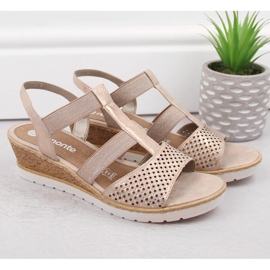 Kényelmes női ékelt felbújós szandál, rózsaszín arany Remonte R6265-31 aranysárga Kényelmes női ékelt felbújós szandál, rózsaszín arany Remonte R6265-31 aranysárga