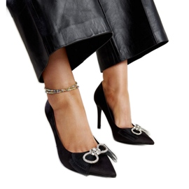 Fekete magassarkú, dekoratív masnival Natasa