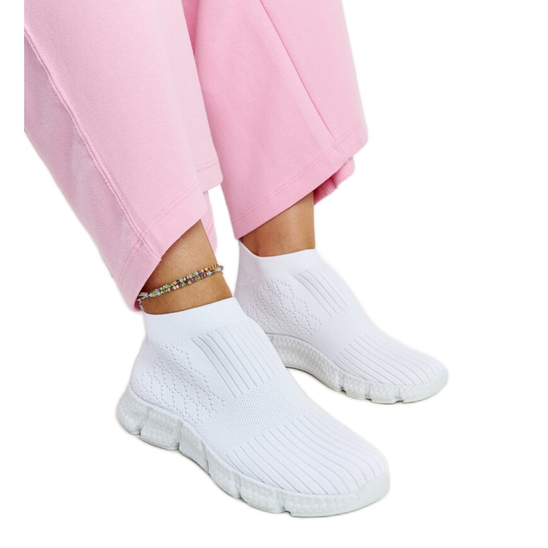 Fehér könnyű sportcipő a Vaclav cégtől