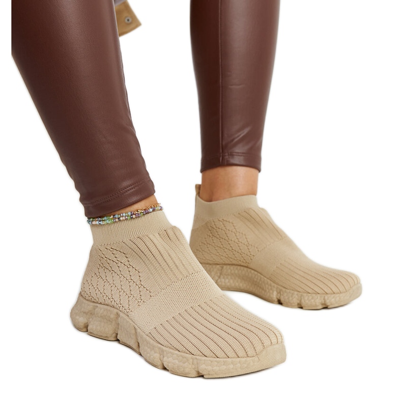 Sötétbézs könnyűsúlyú sportcipő a Vaclav cégtől