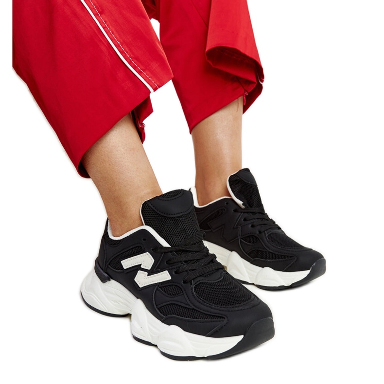 Fekete tornacipő masszív Gergely talppal