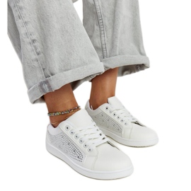 Fehér sportcipő Gyenes strasszokkal