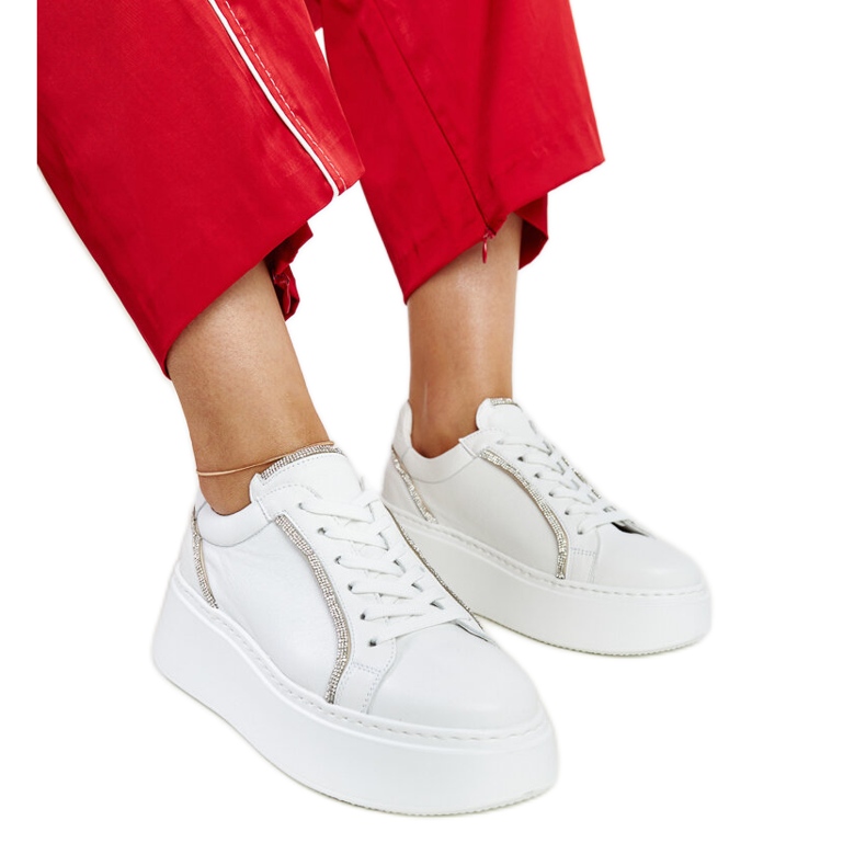 Karino fehér bőr tornacipő strasszokkal