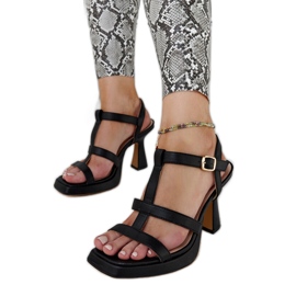 Fekete magas sarkú szandál Pirjo ökobőrből