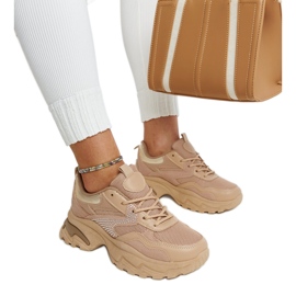 Barna platformú tornacipő Maras cirkóniákkal díszítve Barna platformú tornacipő Maras cirkóniákkal díszítve