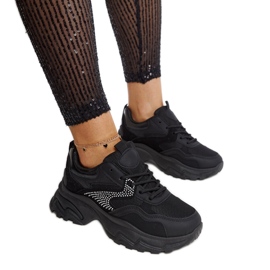 Fekete, marasi strasszokkal díszített platform tornacipő