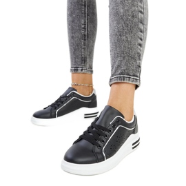 Fekete áttört tornacipő Zorka csillámmal Fekete áttört tornacipő Zorka csillámmal