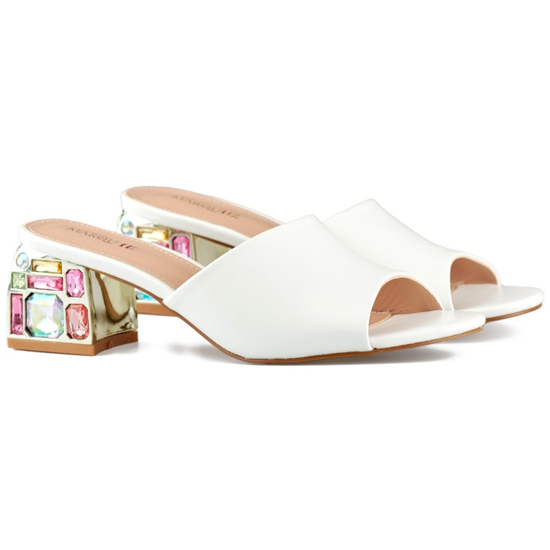 Fehér, alacsony sarkú, kristályos, női papucs