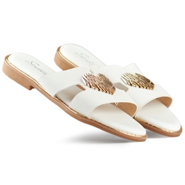 Fehér női papucs, dekoratív szívvel Fehér női papucs, dekoratív szívvel