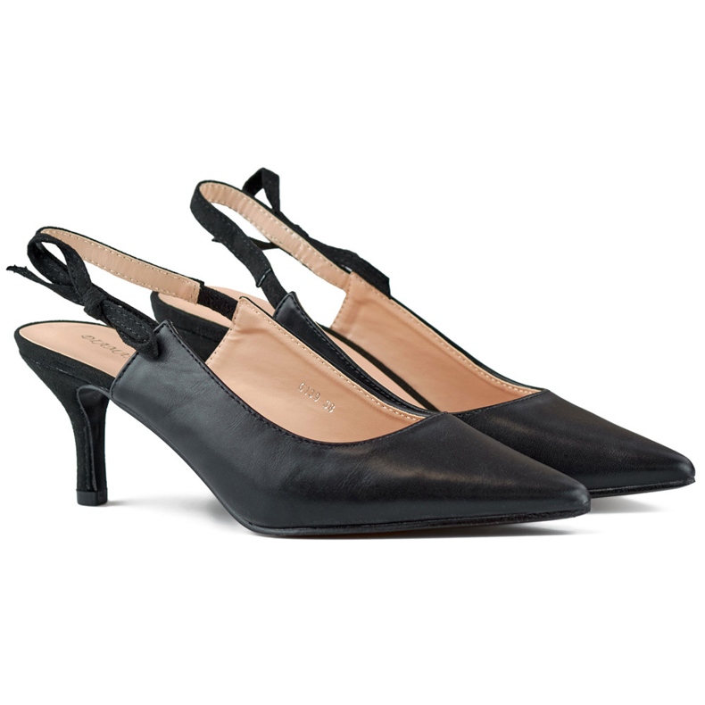 Elegáns fekete magassarkú nyitott sarokkal