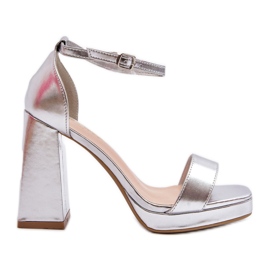 Divatos ezüst Merila négyszögletes sarkú szandál