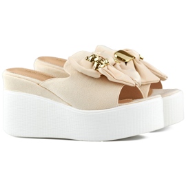 Bézs színű női papucs macival és masnival az éken