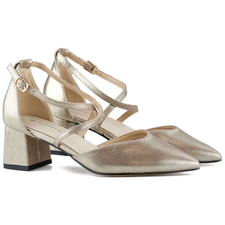 Ezüst színű pumpák pántokkal alacsony sarkon