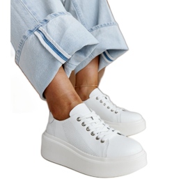 Kék bőr cipő díszcsattal fehér Kék bőr cipő díszcsattal fehér