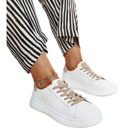 Fehér és bézs bőr cipő