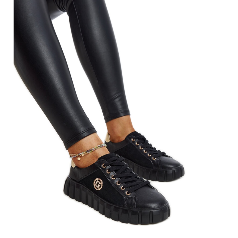 Fekete bőr tornacipő Stradone strasszokkal