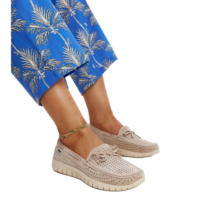 Bézs színű bőrcipők masnival barna