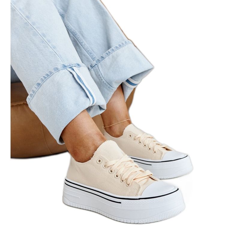 Világos bézs színű tornacipő vastag Bahira talppal