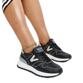 Fekete tornacipő vastag Cettina talppal Fekete tornacipő vastag Cettina talppal