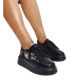 Fekete bőr cipő díszcsattal