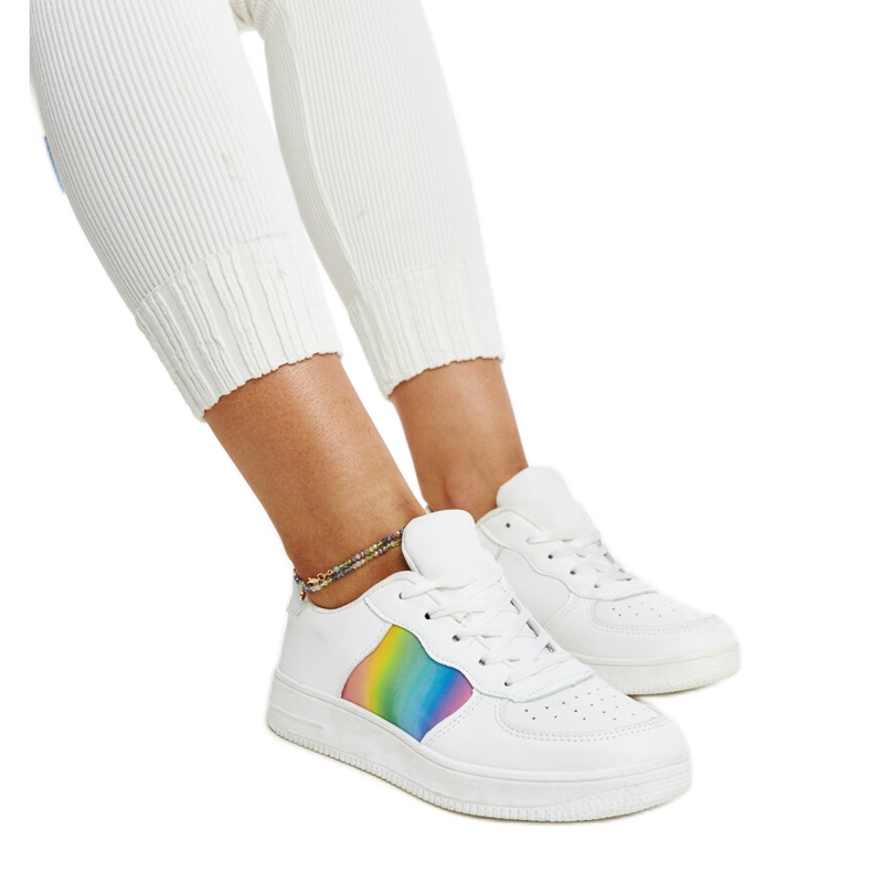 Fehér bőrcipő díszcsattal