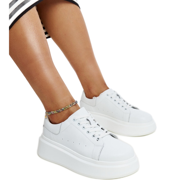 Fehér bőr fűzős tornacipő