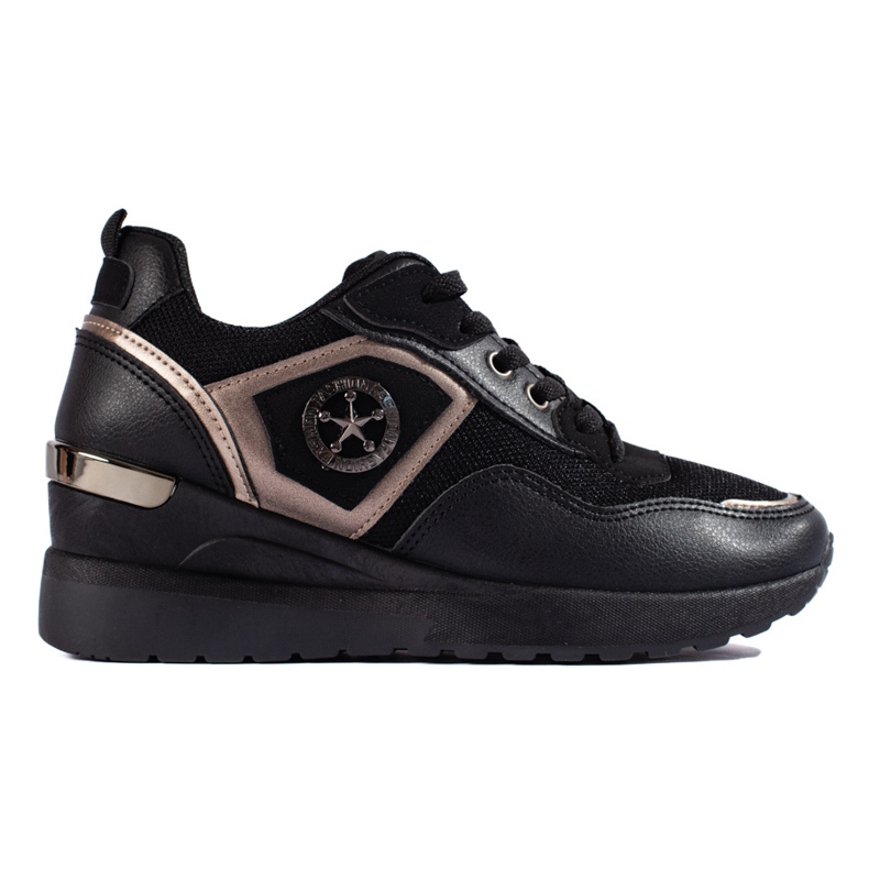 Női fekete sportcipő