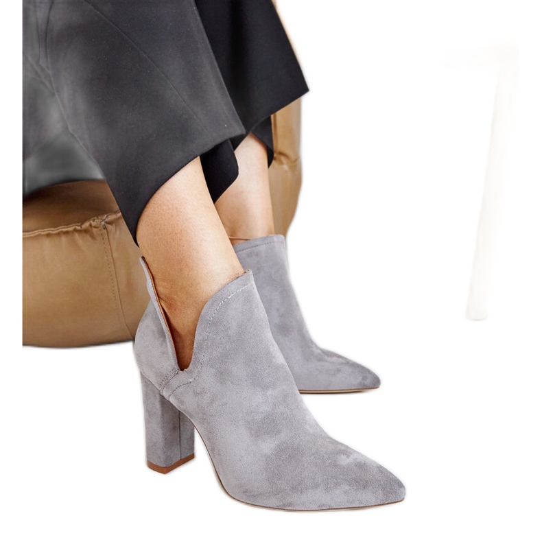 Taylan szürke aszimmetrikus magas sarkú bokacsizma