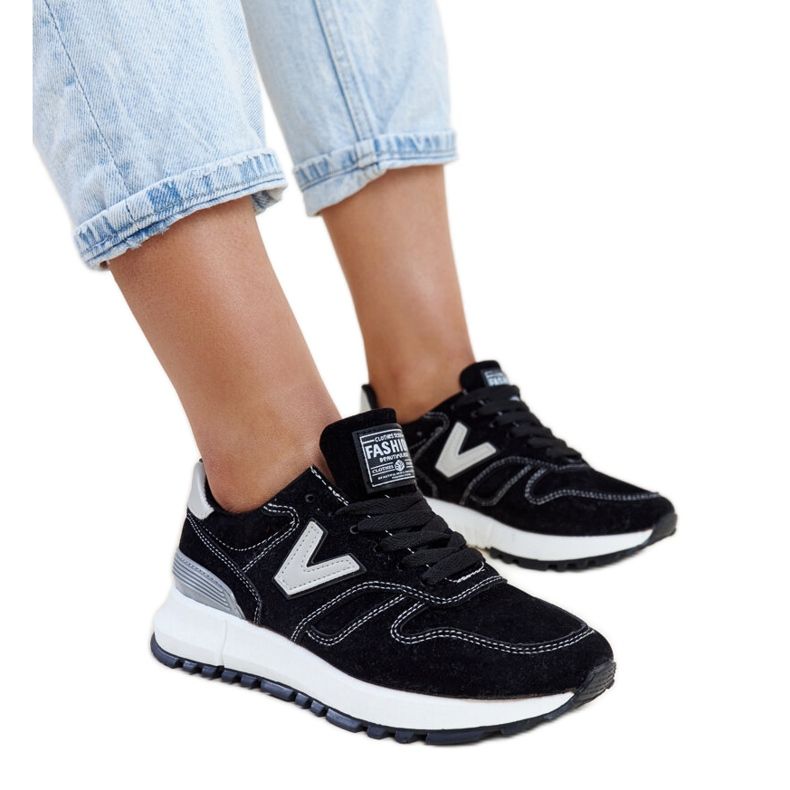 Fekete tornacipő vastagabb öko-velúr Olonio talppal