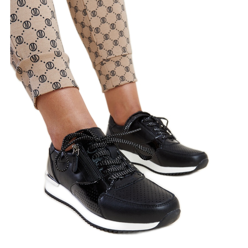 Fekete bőr tornacipő fém betéttel Rida