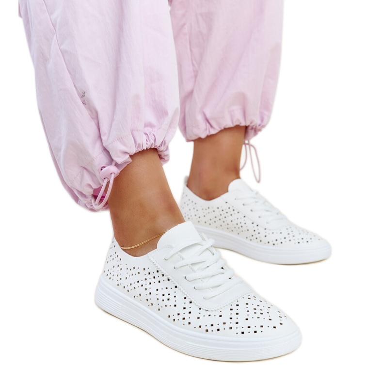 Fehér áttört Manoek tornacipő