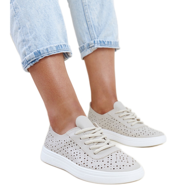 Bézs áttört Manoek tornacipő