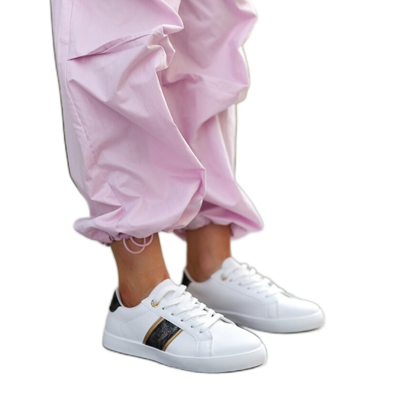 Fehér tornacipő dekoratív Grada csíkkal