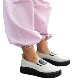 Bézs színű cipő masszív Teska talppal Bézs színű cipő masszív Teska talppal