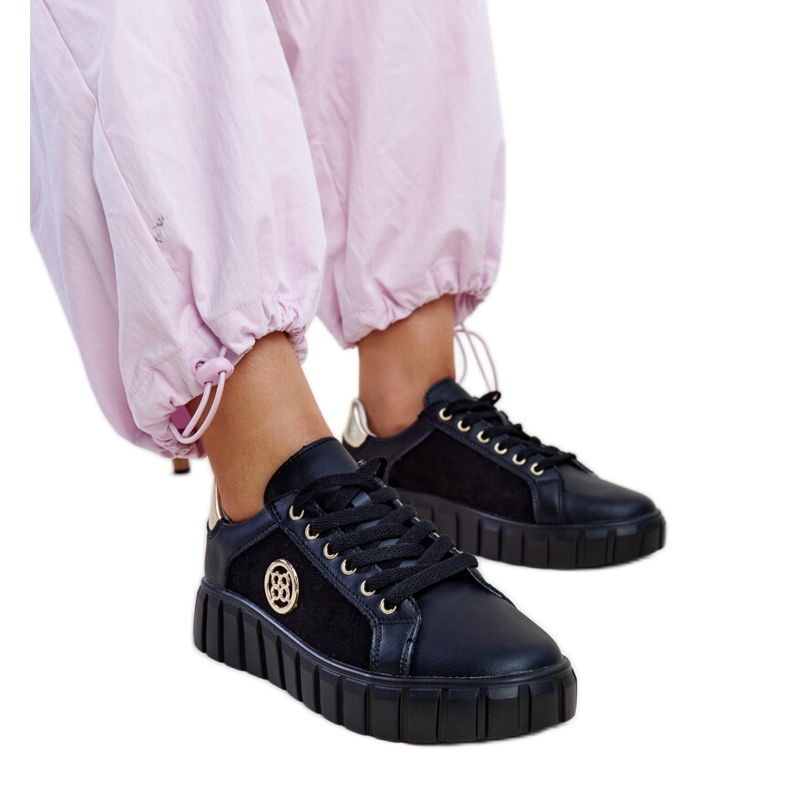 Fekete bőr tornacipő masszív Viera talppal