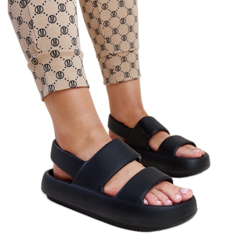 Fekete Attiana szandál