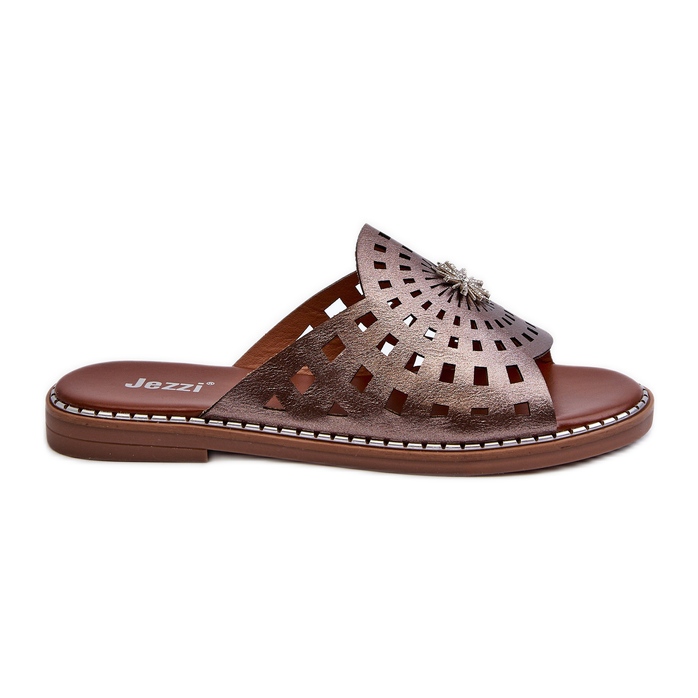 Fényes női lapos sarkú papucsok réz díszítéssel Ebirena barna