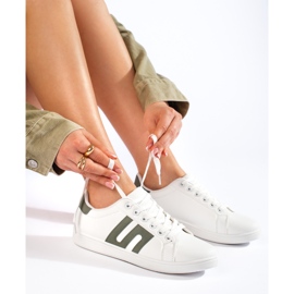 Fehér és zöld női tornacipő Fehér és zöld női tornacipő