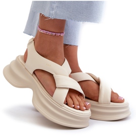 Női bőr szandál vaskos talpon, világos bézs GOE NN2N4105