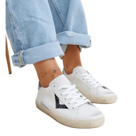 Gombol kopott hatású fehér tornacipő