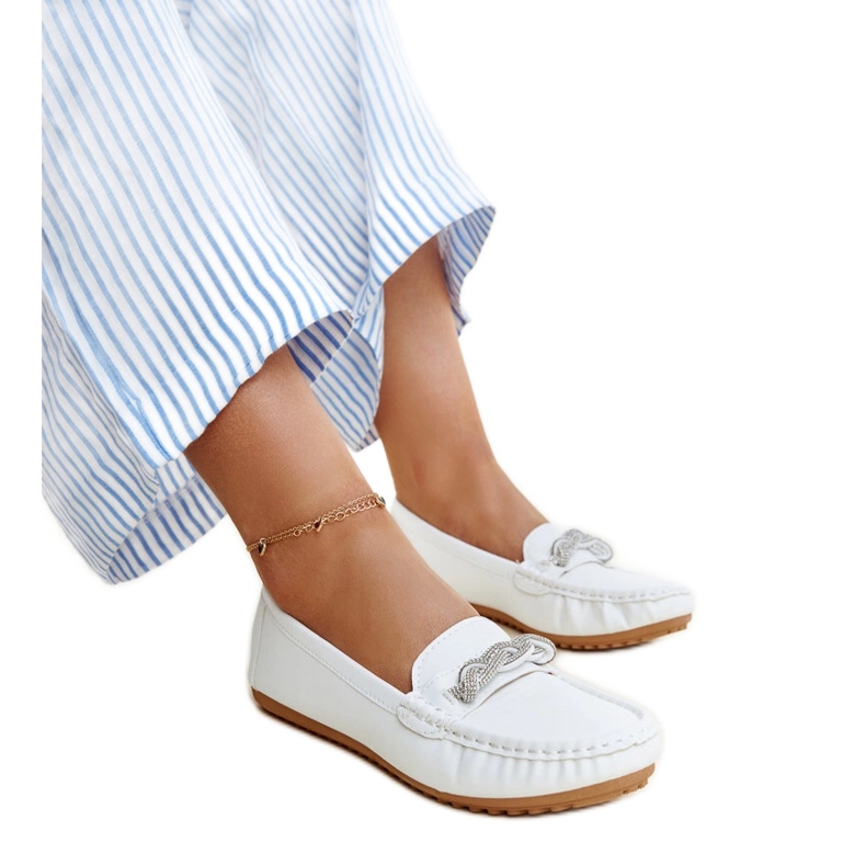 Adiba strasszokkal díszített fehér mokaszinok