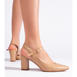 Stílusos női bézs színű pumpák Sergio Leone-tól