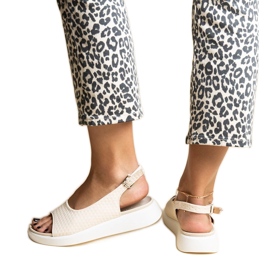 Hamond bézs szandál vastag talppal Hamond bézs szandál vastag talppal