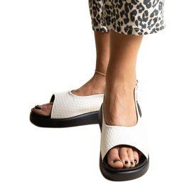 Hamond fehér szandál vastag talppal