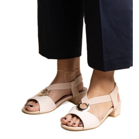 Jorga bézs bebújós, magas sarkú szandál Jorga bézs bebújós, magas sarkú szandál