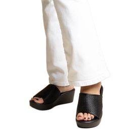 Fekete áttört ékpapucs Garvin öko bőrből Fekete áttört ékpapucs Garvin öko bőrből