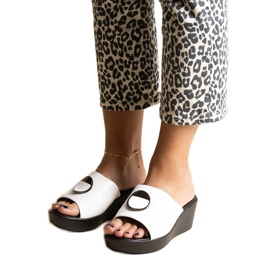 Fehér éköszvérek Keirenh csattal