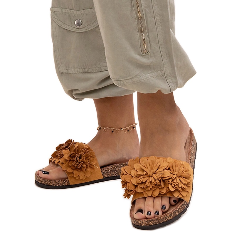 Almida virágos papucsok parafa talpon barna