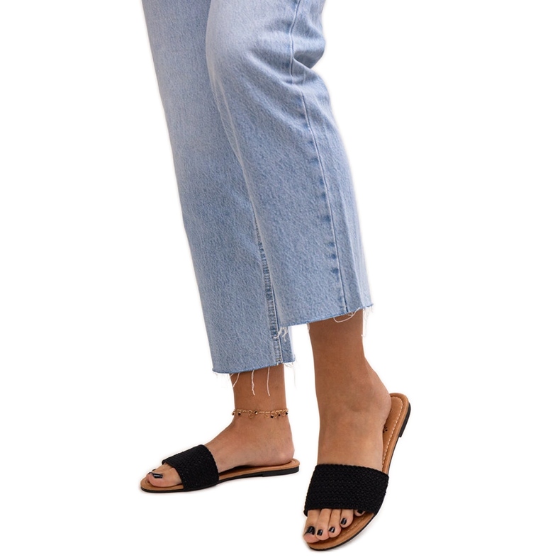 Fekete hímzett Marika diák